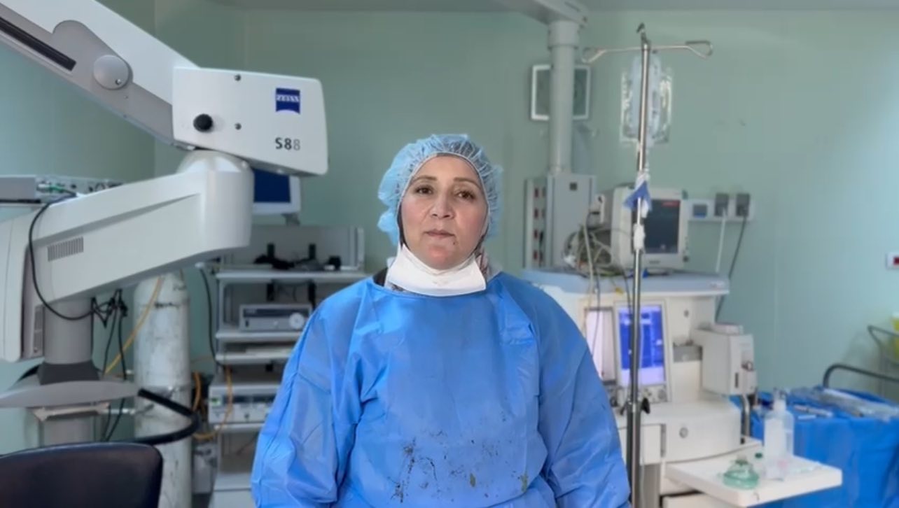 إجراء عملية جراحية دقيقة لاستئصال ورم خبيث بالثدي مع إعادة الترميم